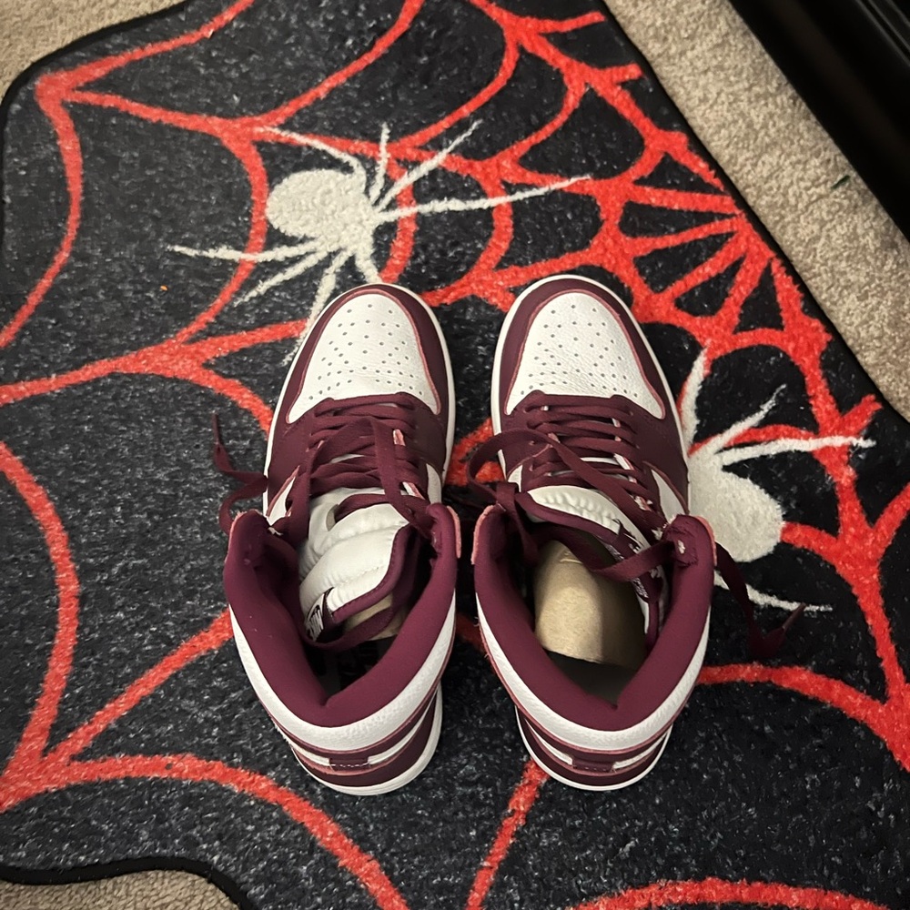 Air Jordan 1 Retro High OG Bordeaux - Picture 5 of 6